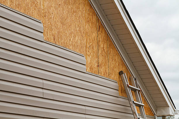 Professional Emergency Siding Repair technician working in Mount Vernon, IL